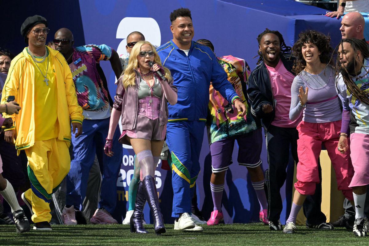 Mondiali, critiche su Madonna: "È in playback". E Brad Pitt tifa Argentina