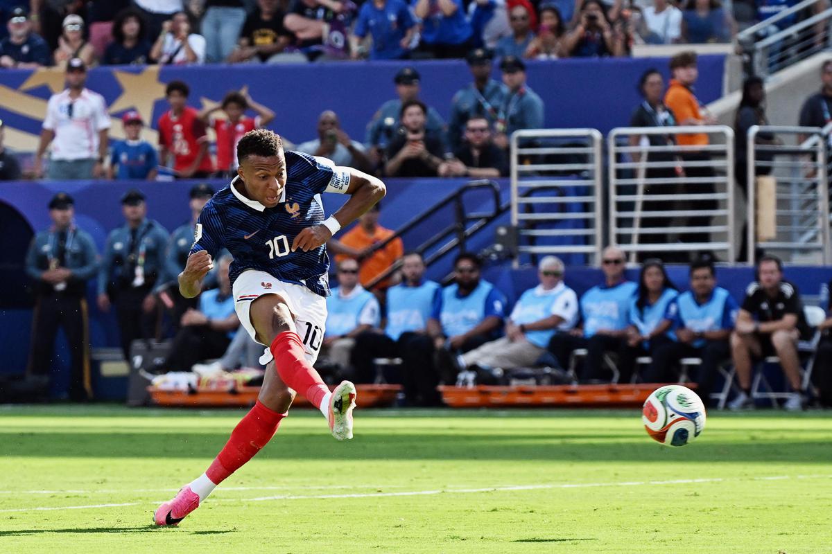 Mondiali, un gol annullato e due pali: Francia 'folle' contro Svezia