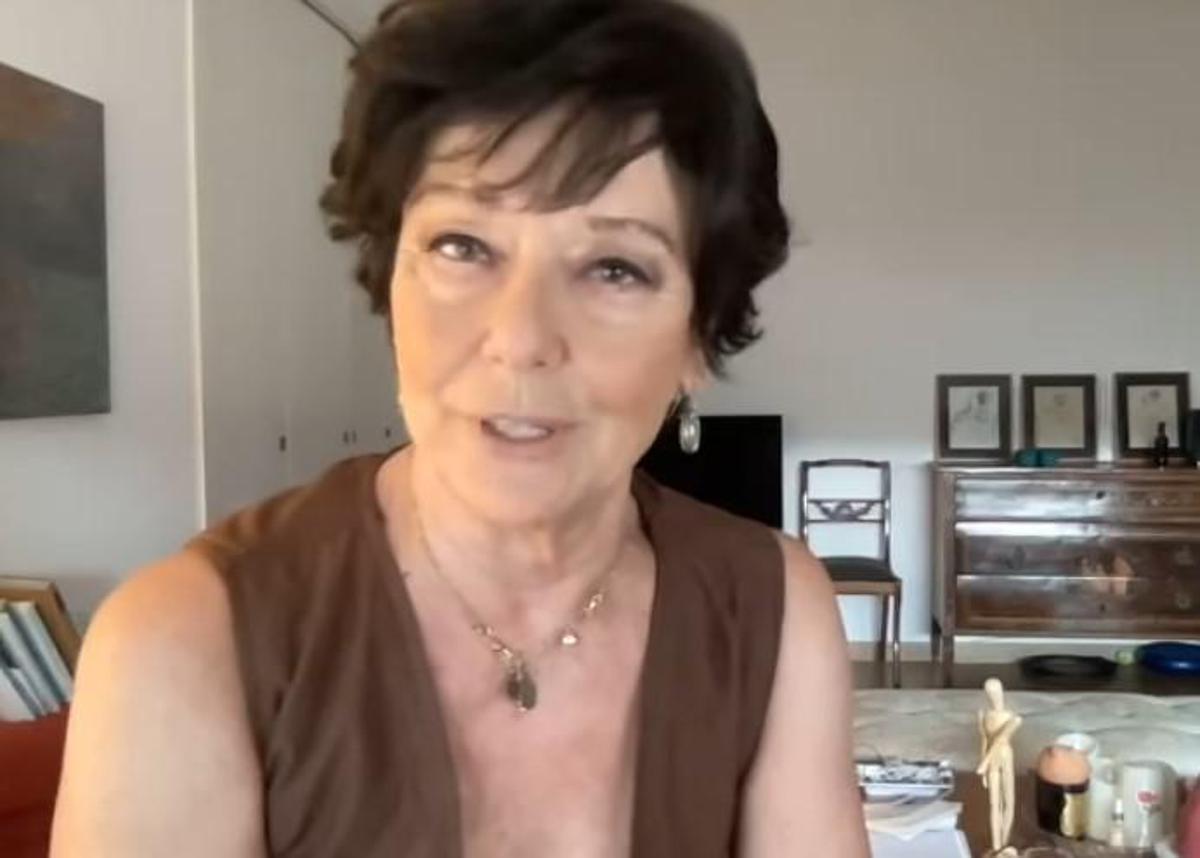 Monica Guerritore, la confessione: "Ho finito oggi la chemio, l'amore è tutto in questi momenti"
