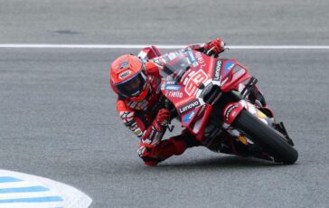 MotoGp Marquez in pole nel Gp di Germania davanti a fratello Alex. Cade Bezzecchi 364x230