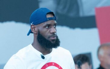 Nba LeBron James firma con Philadelphia E lultimo viaggio 364x230