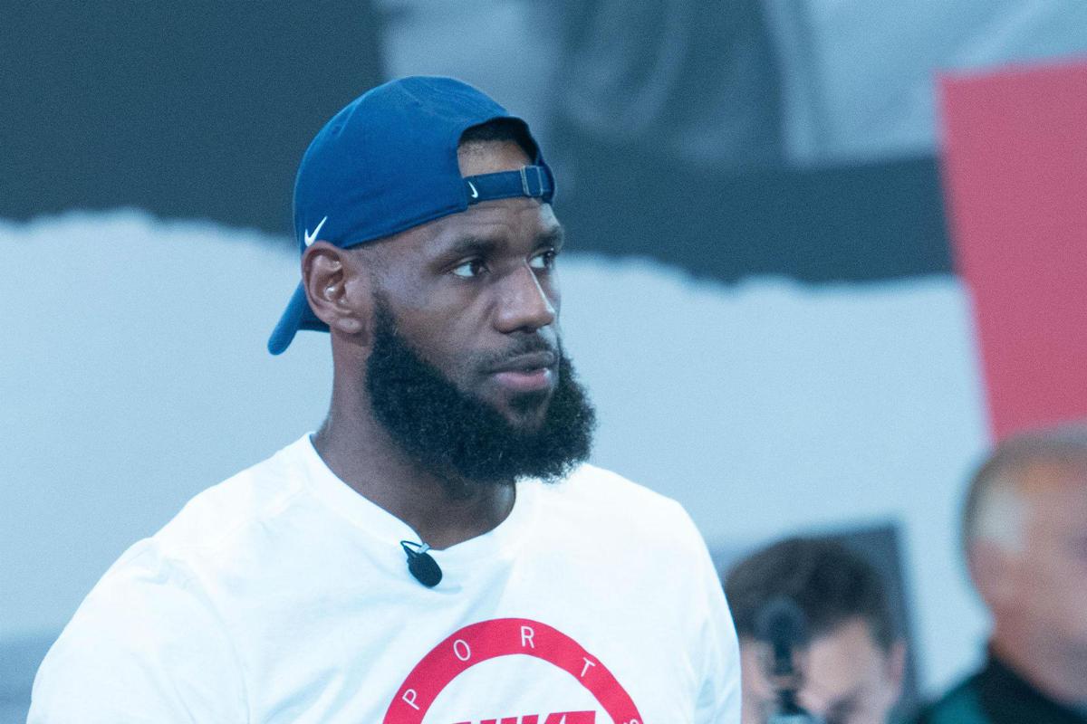 Nba, LeBron James firma con Philadelphia: "E' l'ultimo viaggio"