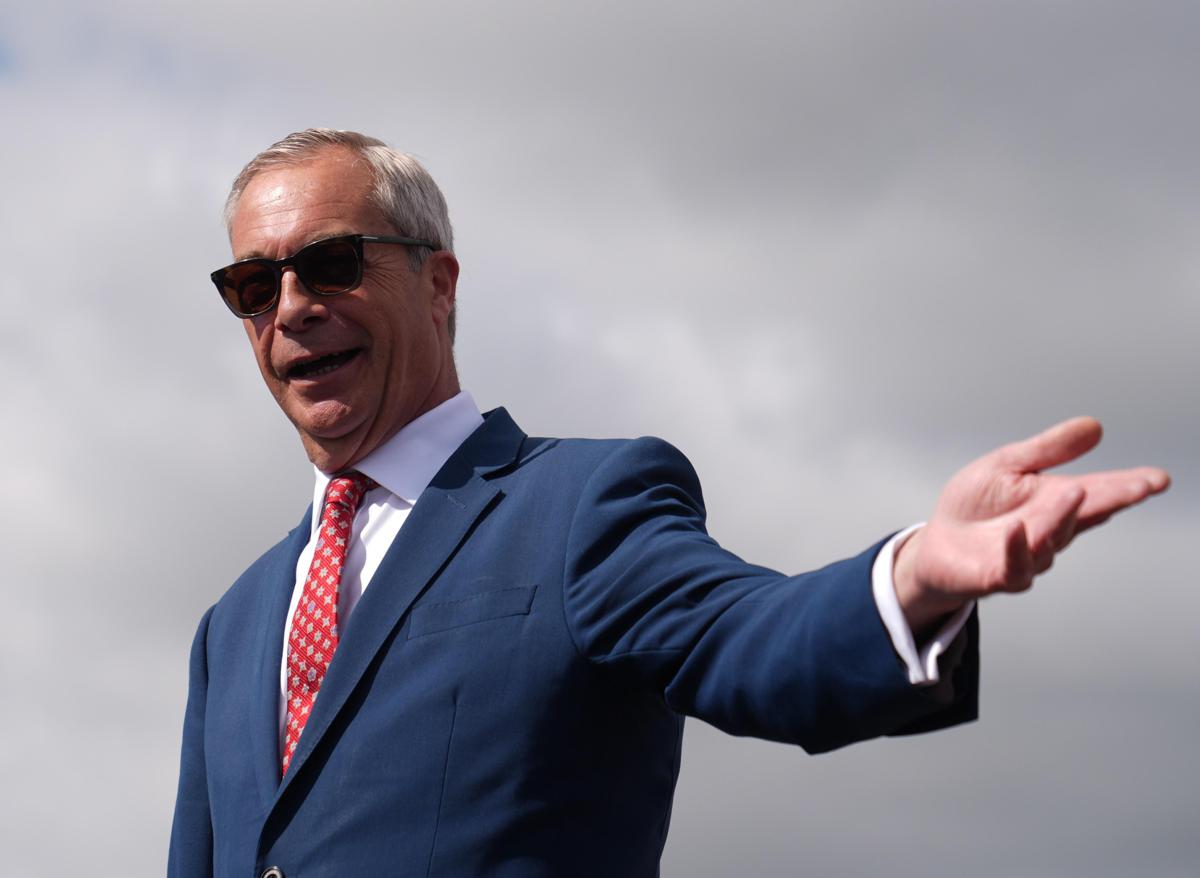 Nigel Farage: "Mi dimetto da deputato e mi candido alle suppletive a Clacton"