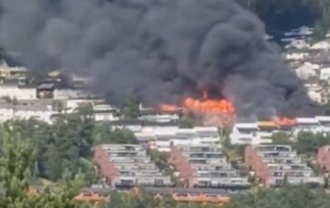 Norvegia incendio fuori controllo oltre 100 case distrutte 364x230