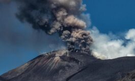 Nube di cenere sullEtna allaeroporto di Catania sospese le attivita di volo 265x160