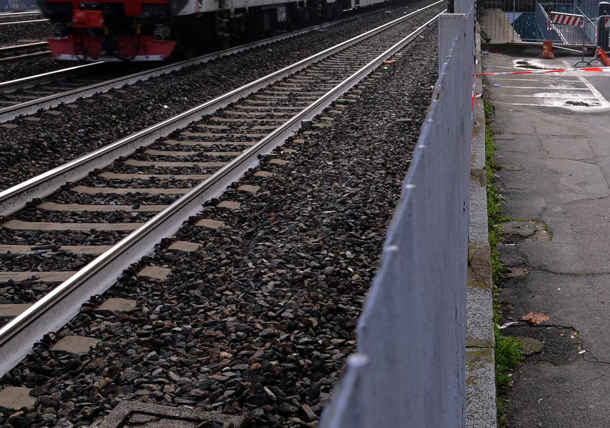 Operaio scivola sui binari, travolto e ucciso da treno a San Giorgio di Nogaro