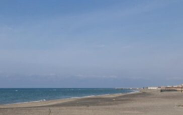 Ostia e la rivoluzione del mare libero il Times racconta la ribellione contro gli stabilimenti 364x230