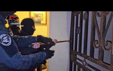 Palermo sgominata la banda dei Kalashnikov 15 fermi 364x230