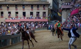 Palio di Siena oggi orario e dove vederlo in diretta contrade cavalli e fantini 265x160