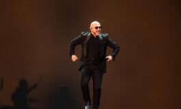 Pitbull canta davanti alla piu grande folla di calvi al mondo il record 265x160