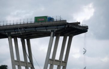 Ponte Morandi domani la prima sentenza. Lad Autostrade Chiediamo scusa e esigenza morale 364x230