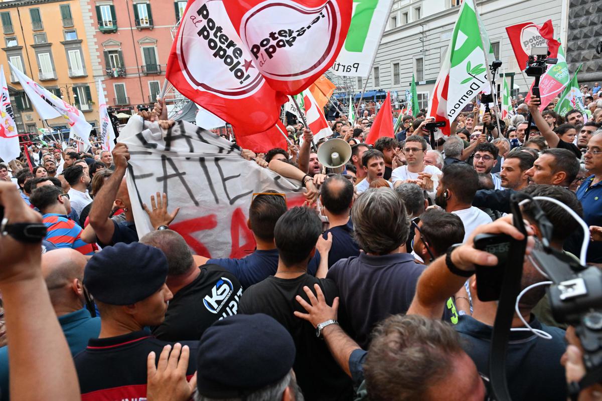 Potere al Popolo: "Flop comizio campo largo? Hanno fatto tutto da soli..."
