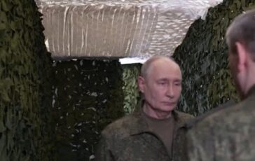 Putin e lincontro in prima linea con i generali uno show girato in studio 364x230