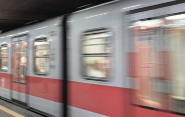 Ragazza sfregiata in metro a Milano pm chiede carcere per 27enne 364x230