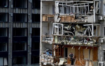 Raid russi sullUcraina Zelensky A Sumy bombe aeree guidate contro civili 364x230