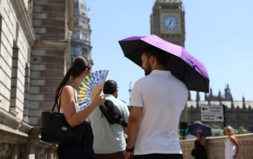 Regno Unito caldo e siccita record Londra teme gli incendi temperature fino a 35 gradi 364x230