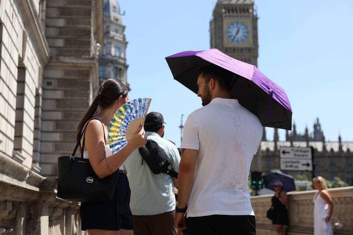 Regno Unito, caldo e siccità record: Londra teme gli incendi, temperature fino a 35 gradi