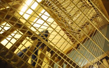 Rivolta nel carcere di Enna oltre 100 detenuti occupano parte del vecchio padiglione 364x230
