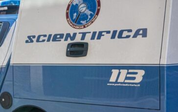 Roma accoltella lamica alla schiena durante lite per un ragazzo arrestata 19enne 364x230