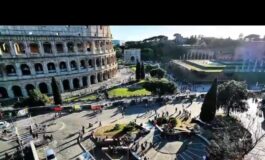 Roma blitz al Colosseo contro i maranza oltre 350 identificati 10 arresti e 6 denunce poster 265x160