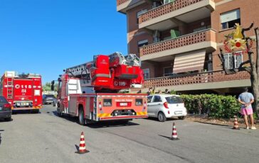 Roma incendio a via Chiusdino quattro persone in ospedale dopo aver inalato fumo 364x230