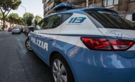 Roma lancia sassi dal Muro Torto sulle auto 29enne arrestato. Colpita anche auto della Polizia Locale 265x160