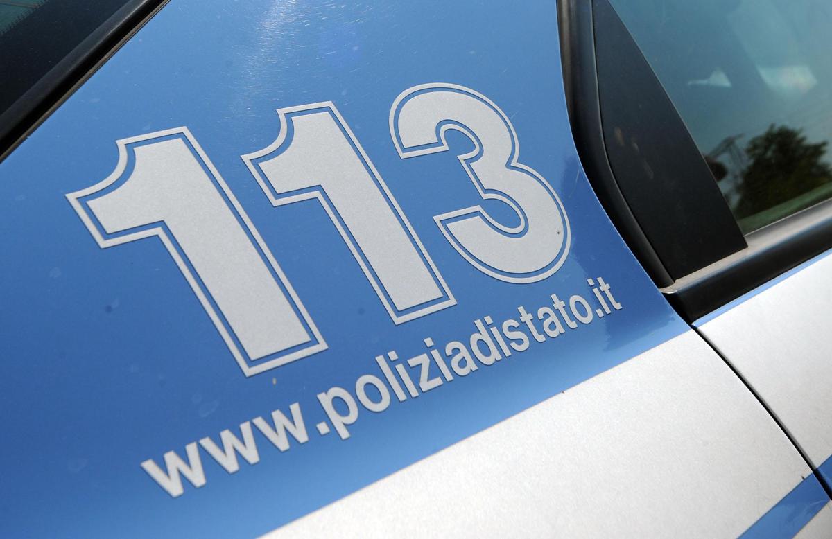 Roma, tenta di investire due agenti in autostrada: bloccato dopo 18 km sul raccordo
