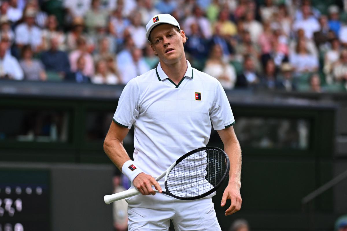 Sinner, 11 interviste in 45 minuti: il tour de force a Wimbledon