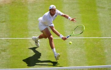 Sinner Struff al tedesco cade la pallina e il punto e da ripetere cose successo a Wimbledon 364x230