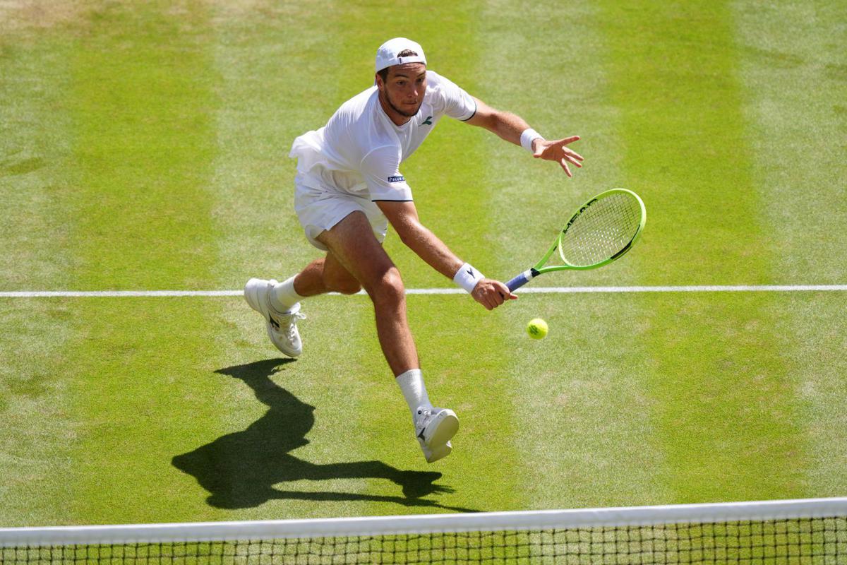Sinner-Struff, al tedesco 'cade' la pallina e il punto è da ripetere: cos'è successo a Wimbledon