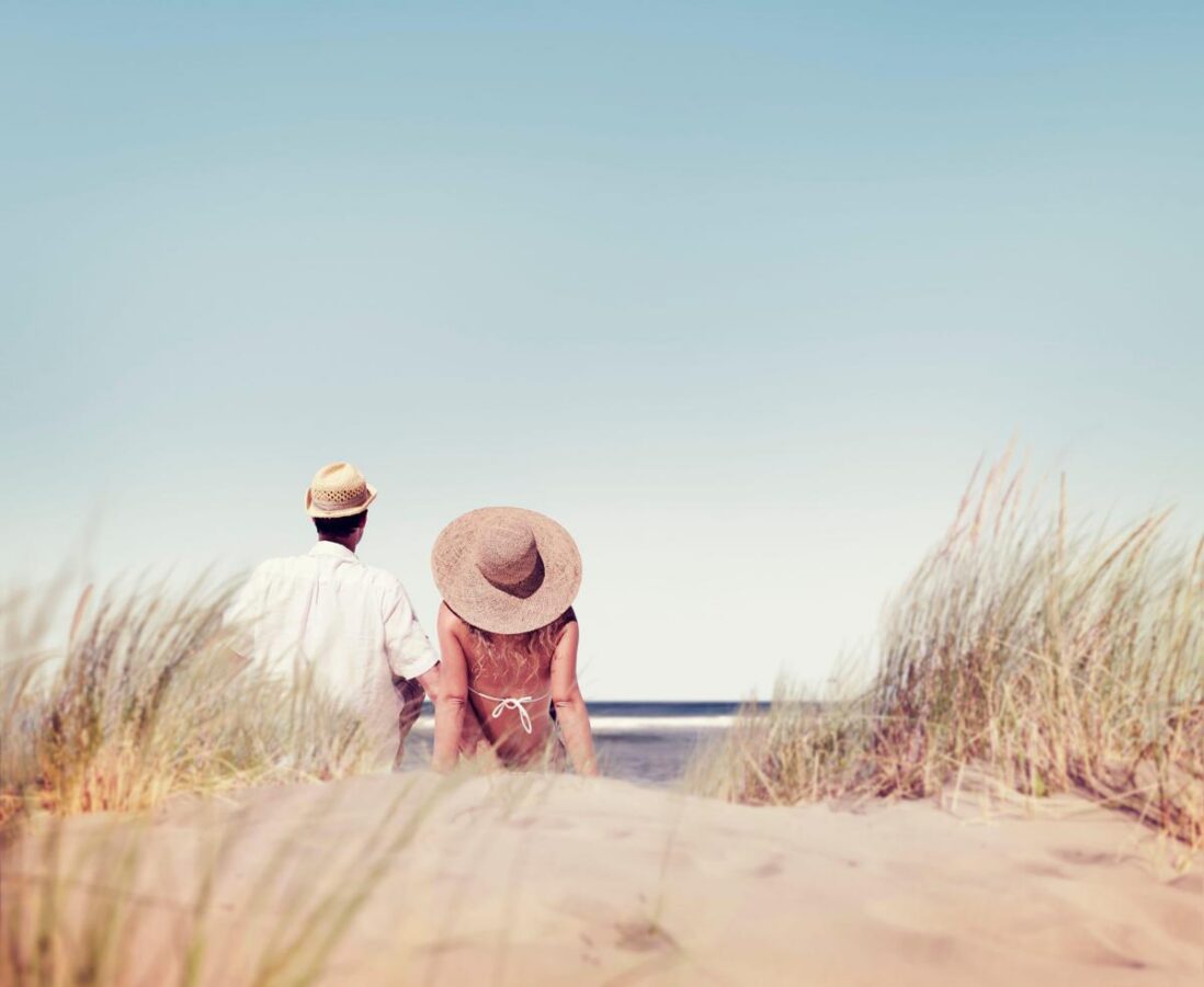 "Sole non causa melanoma", bufera su nutrizionista-oncologa Rasio. Dermatologi: "Mistificazione e follia"