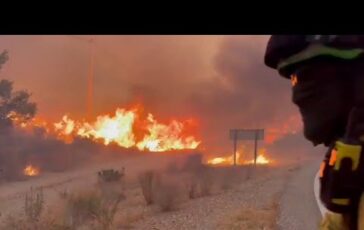 Spagna incendio devastante in Andalusia vigili del fuoco cercano di domare le fiamme 364x230