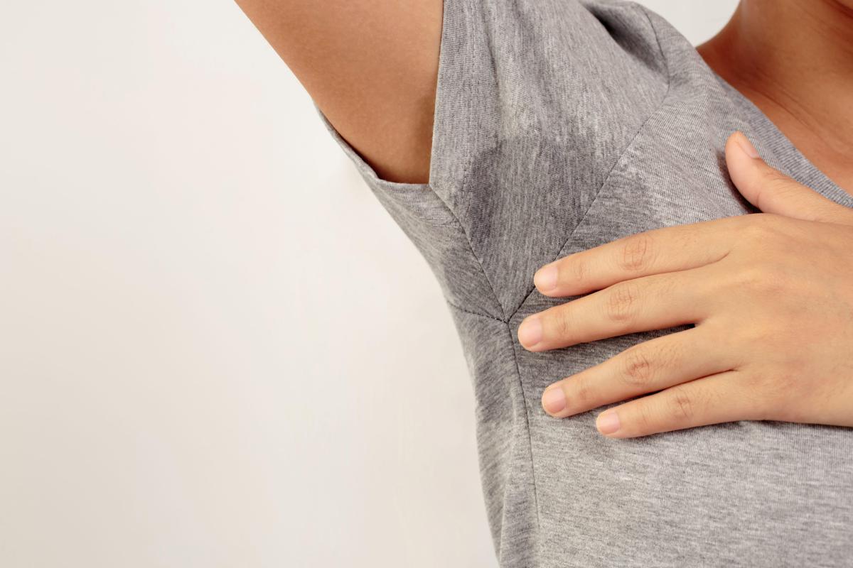 Svelato l'interruttore genetico che fa sudare troppo, nuove speranze per l'iperidrosi