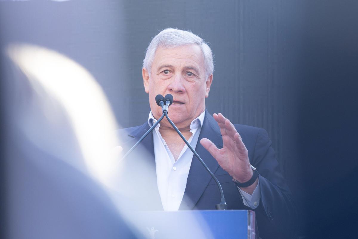 Tajani: "Ecco il piano per abbassare le tasse agli italiani"