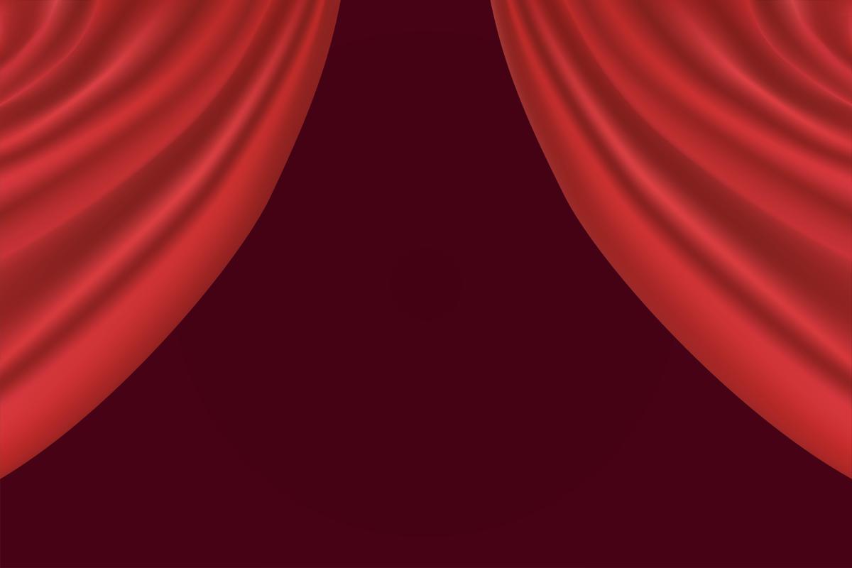 Interno di teatro storico con palchi in legno, decorazioni dorate e luci soffuse su più livelli