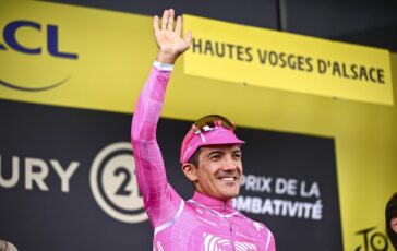 Tour de France Carapaz vince la 18a tappa e Pogacar sempre in maglia gialla 364x230