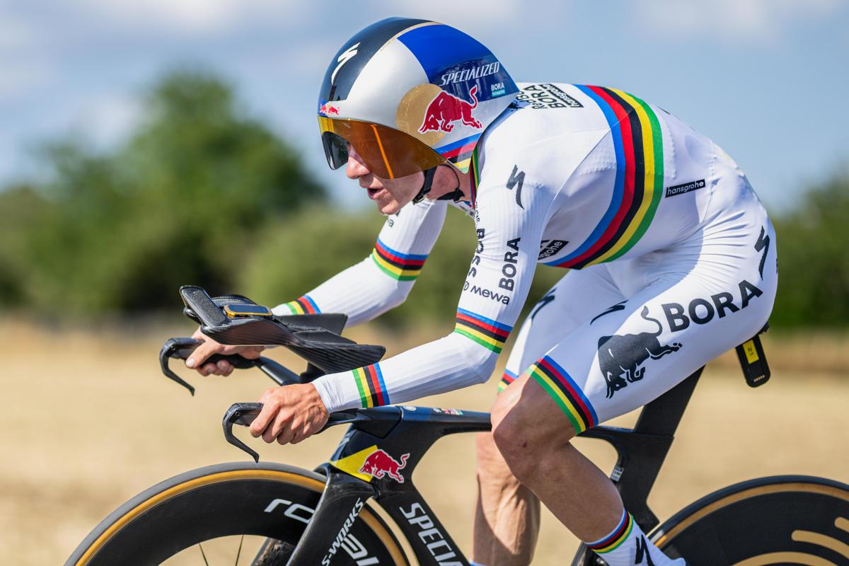 Tour de France, Evenepoel vince la cronometro della 16a tappa, Pogacar resta in maglia gialla