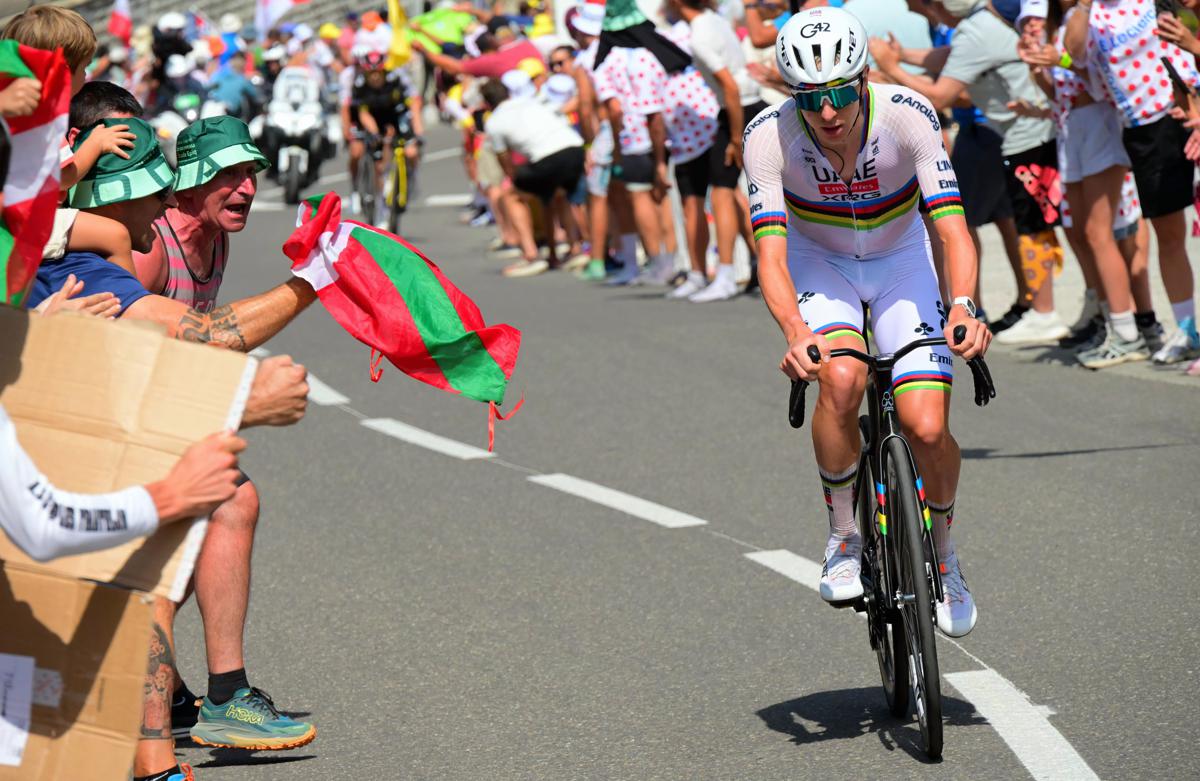 Tour de France, Pogacar domina la sesta tappa e riconquista la maglia gialla