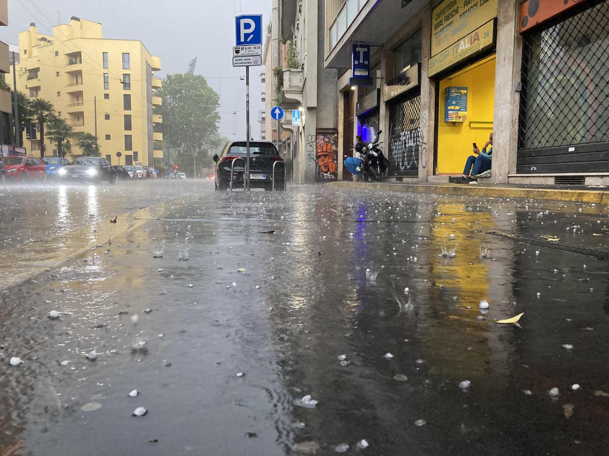 Tregua dal caldo record, inizia il maltempo estremo con temporali e grandine: come cambia il meteo