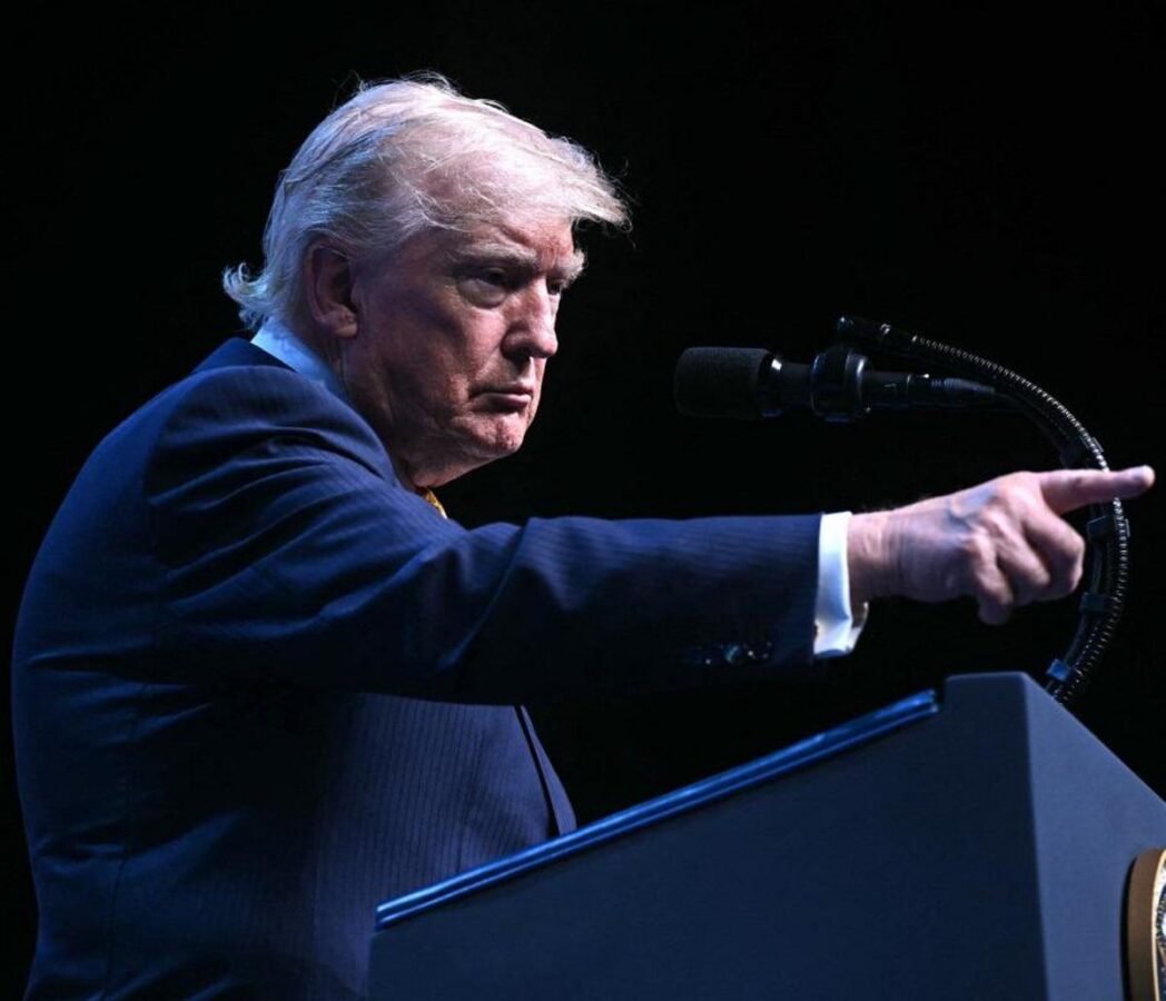 Trump: "Niente pedaggio 20%, Stretto di Hormuz aperto a tutti tranne navi Teheran"