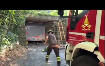 Turista segue le indicazioni del navigatore e resta bloccato nel sottopassaggio 364x230
