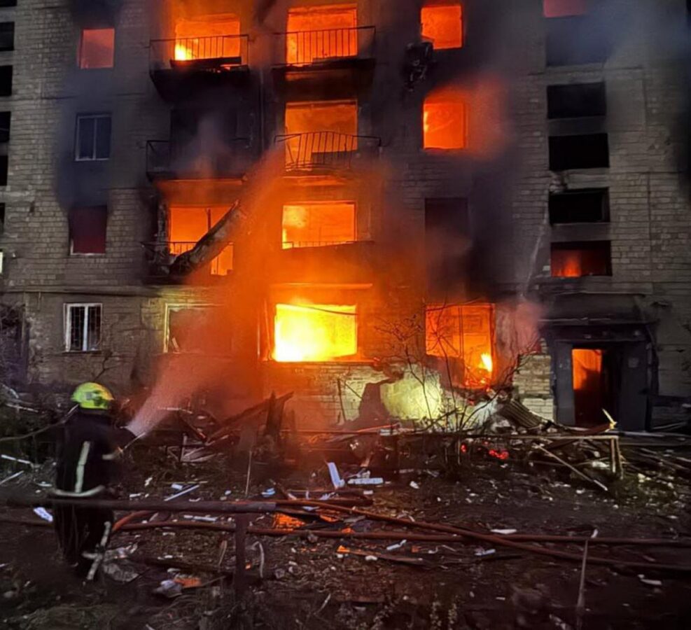 Ucraina, Russia attacca Kiev con missili e droni: 8 morti