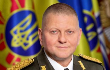 Ucraina Zaluzhnyi annuncia a Zelensky lintenzione di candidarsi alle presidenziali 364x230