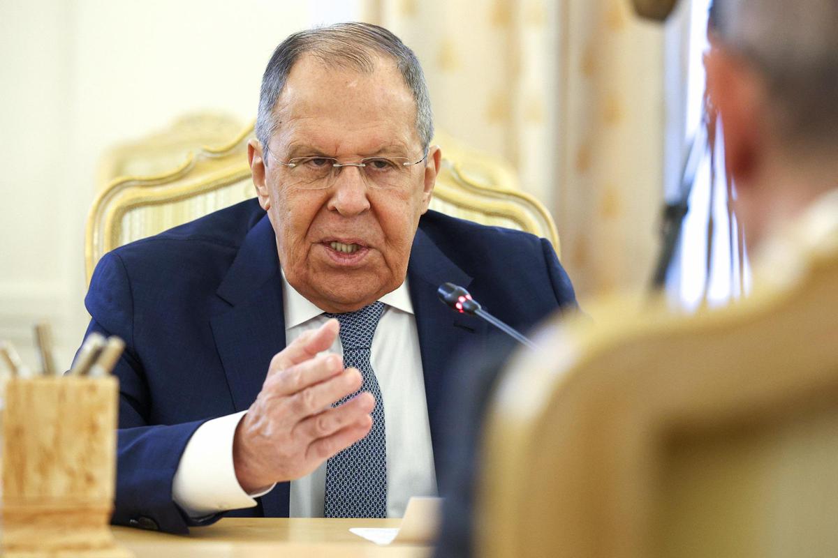 Ucraina, colpita raffineria russa. Lavrov: "Mosca vuole fine guerra per via diplomatica"