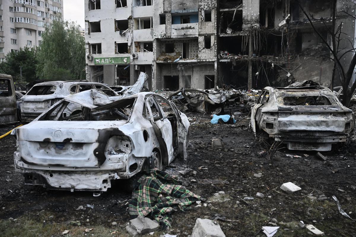 Ucraina, missili della Russia su Kiev nella notte: 9 morti