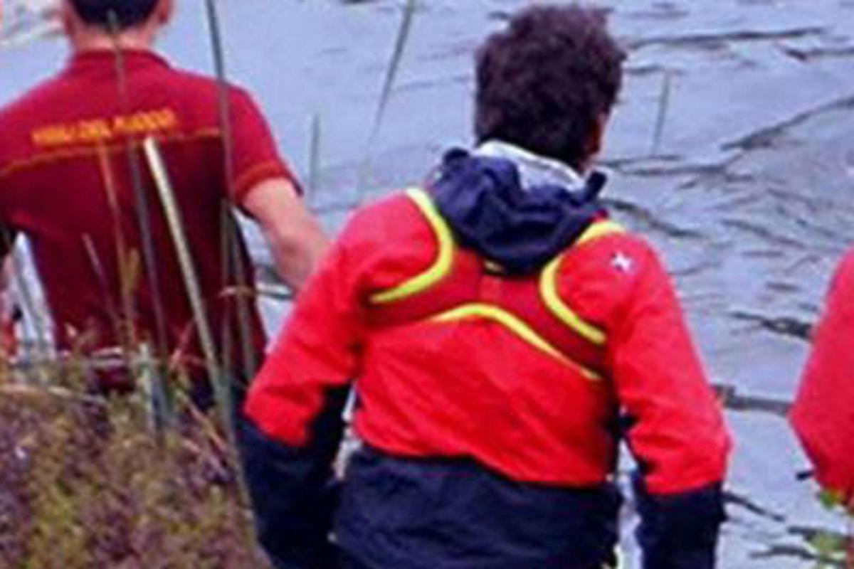 Udine, si tuffa nel Tagliamento e non riemerge: ricerche in corso