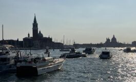 Venezia da Gift Solutions un impianto fotovoltaico per ripulire la laguna da microplastiche 265x160