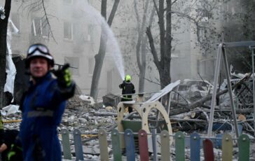Venezuela ancora vivo a una settimana dal terremoto soccorritori al lavoro per estrarlo da macerie 364x230