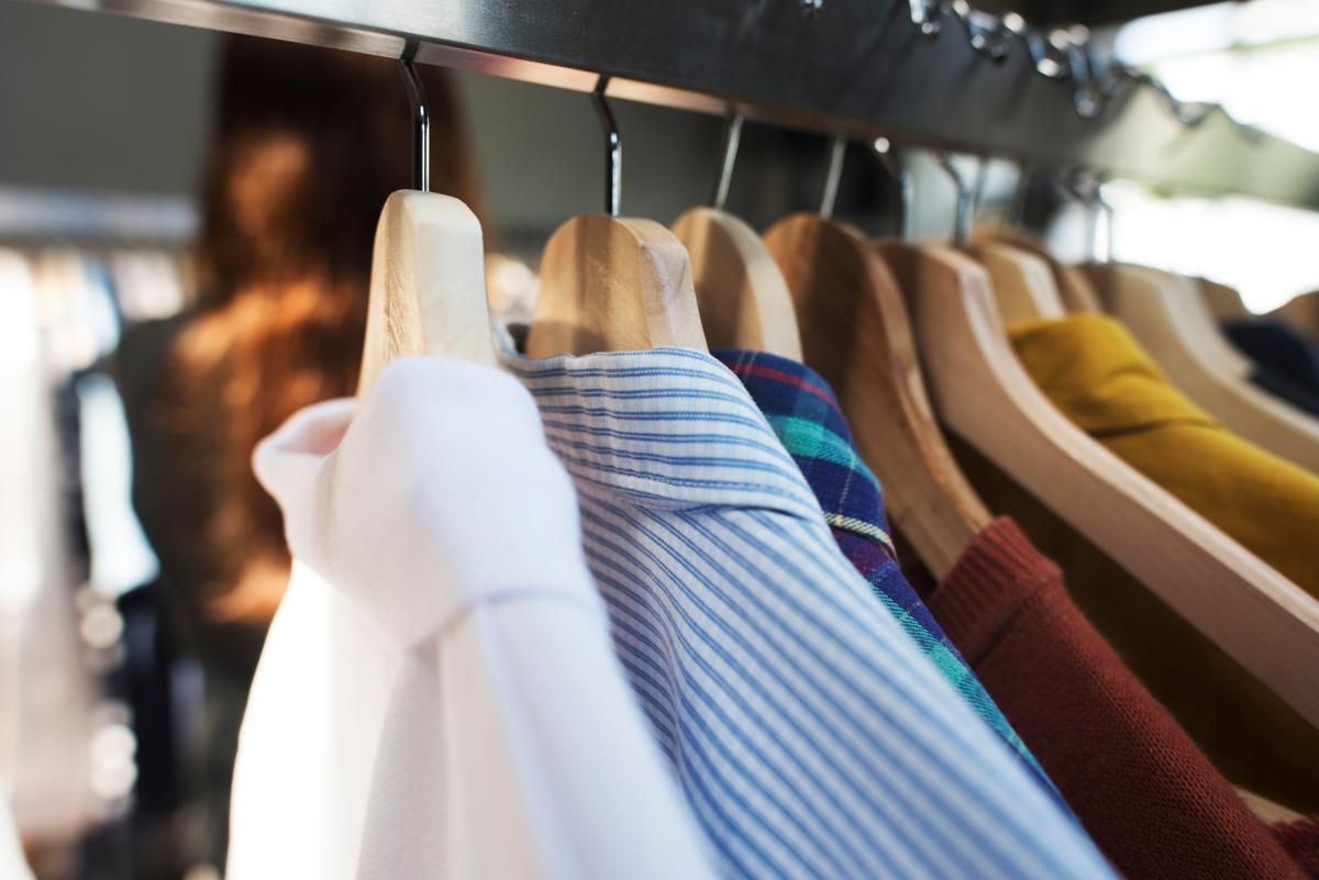 Vestiti, scarpe e accessori: per le grandi imprese scatta divieto distruzione invenduti