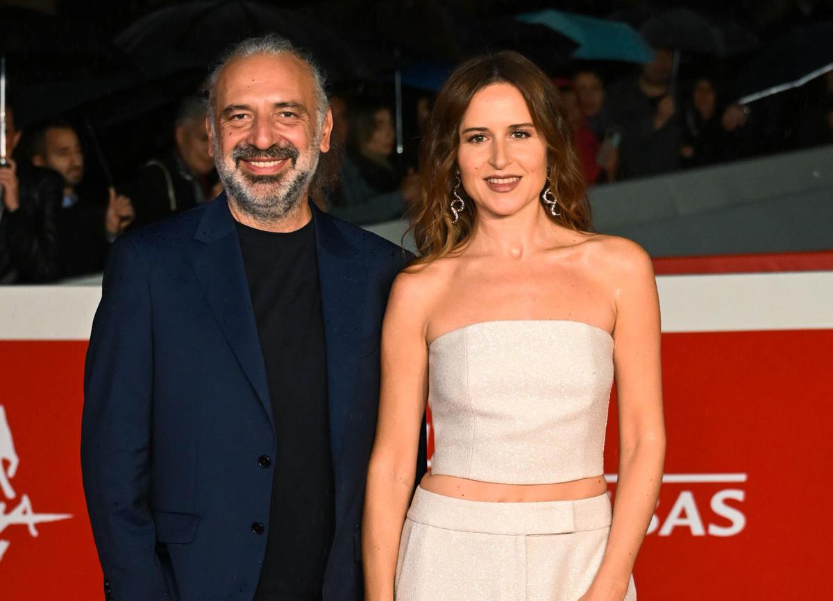 'Via dei Matti n.0' tornerà nel 2027, l'annuncio di Rai con Stefano Bollani e Valentina Cenni